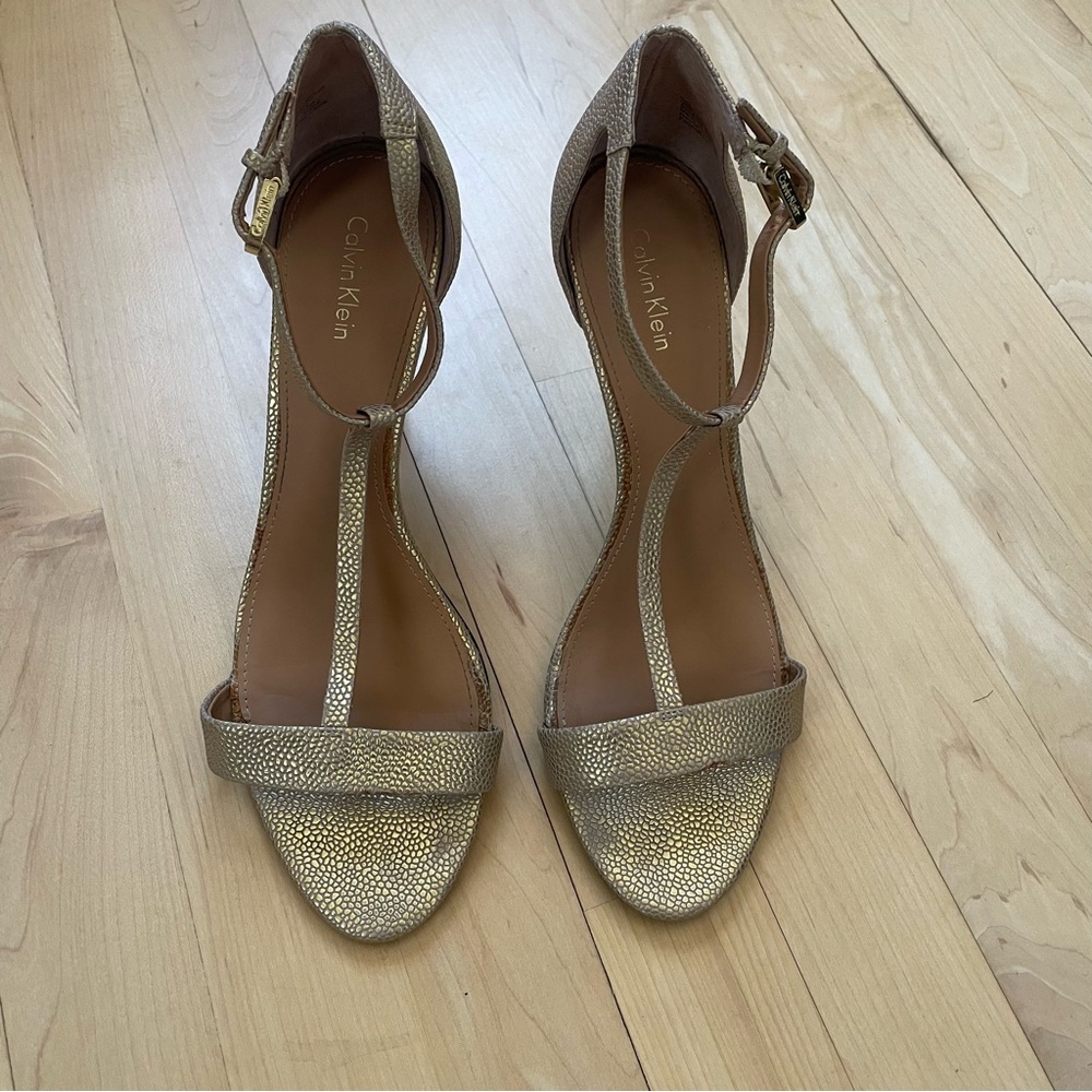 Calvin Klein T strap heels in pebbled gold